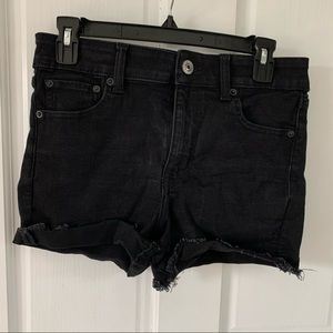 AMERICAN EAGLE HIGH-RISE MIDI BLACK JEAN SHORTS